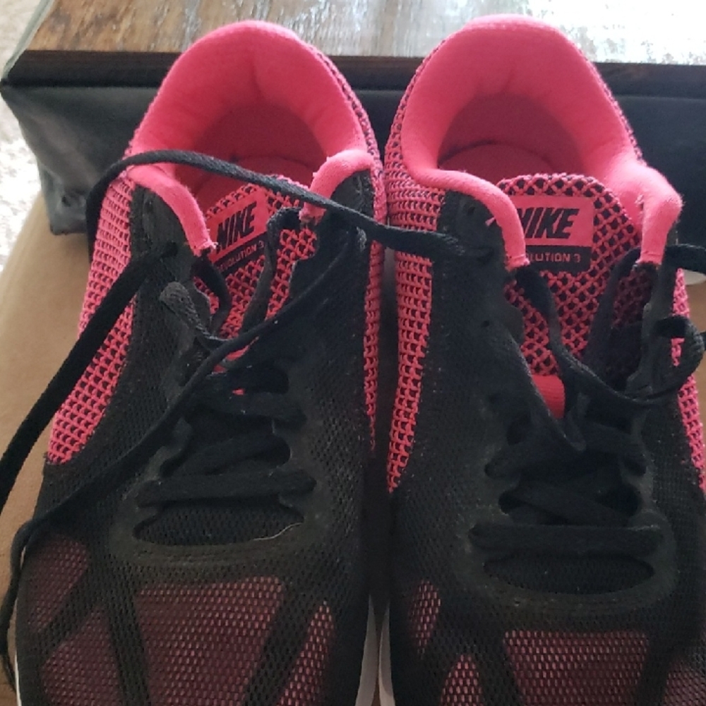 Nike Women's Black and Pink Sneakers